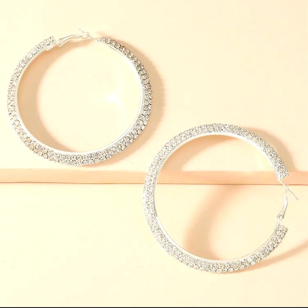 ✨NEW✨Pretty😍 Oversized Double Claw Chain, Silver Crystal Fashion Hoop Earrings